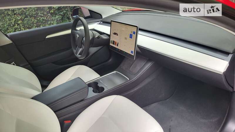 Седан Tesla Model 3 2022 в Киеве