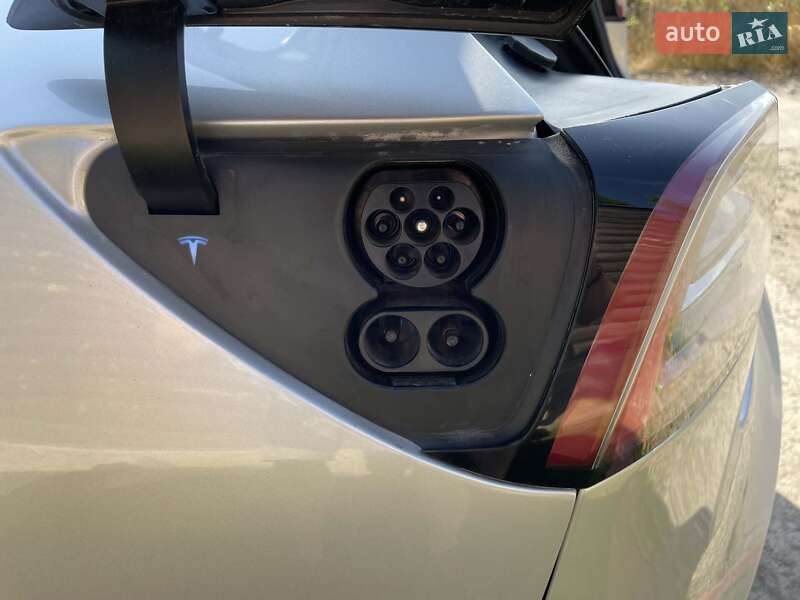 Седан Tesla Model 3 2018 в Києві