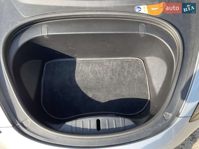 Седан Tesla Model 3 2018 в Києві