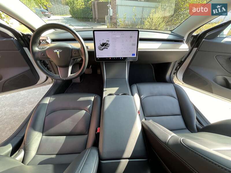 Седан Tesla Model 3 2018 в Києві