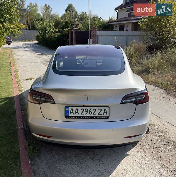 Седан Tesla Model 3 2018 в Києві