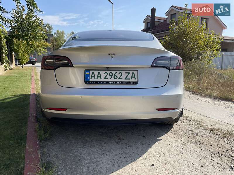 Седан Tesla Model 3 2018 в Києві