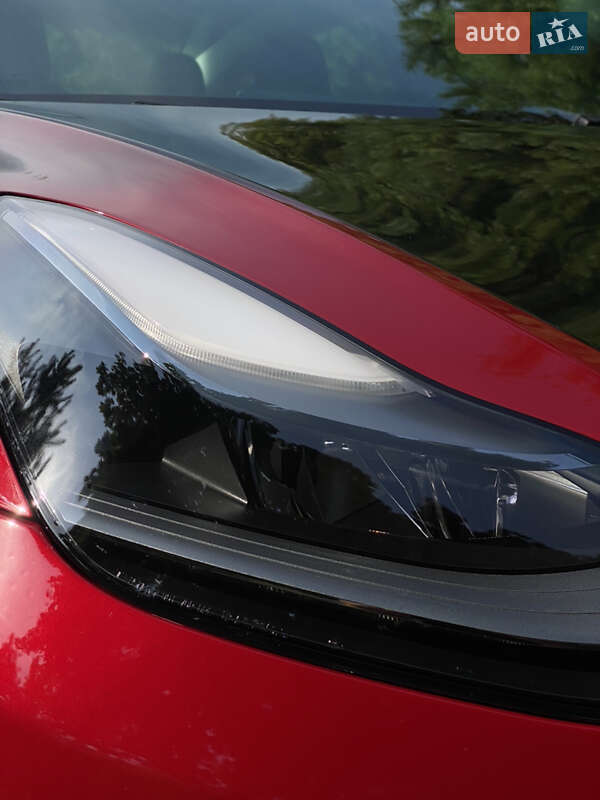 Седан Tesla Model 3 2018 в Ровно