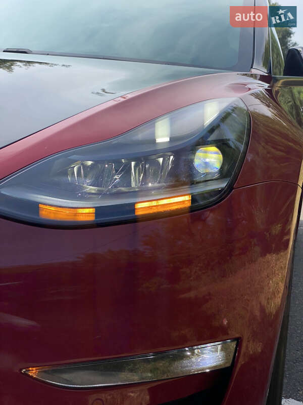 Седан Tesla Model 3 2018 в Ровно