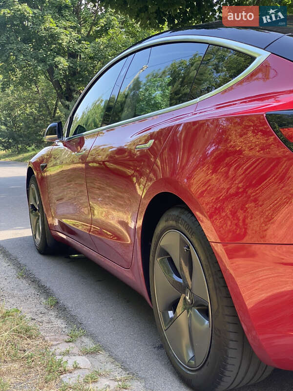 Седан Tesla Model 3 2018 в Ровно