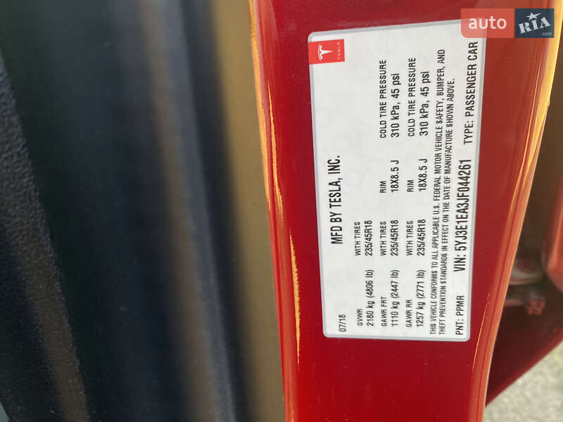 Седан Tesla Model 3 2018 в Ровно