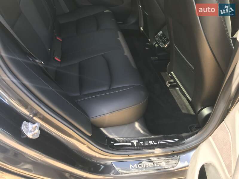 Седан Tesla Model 3 2018 в Одесі