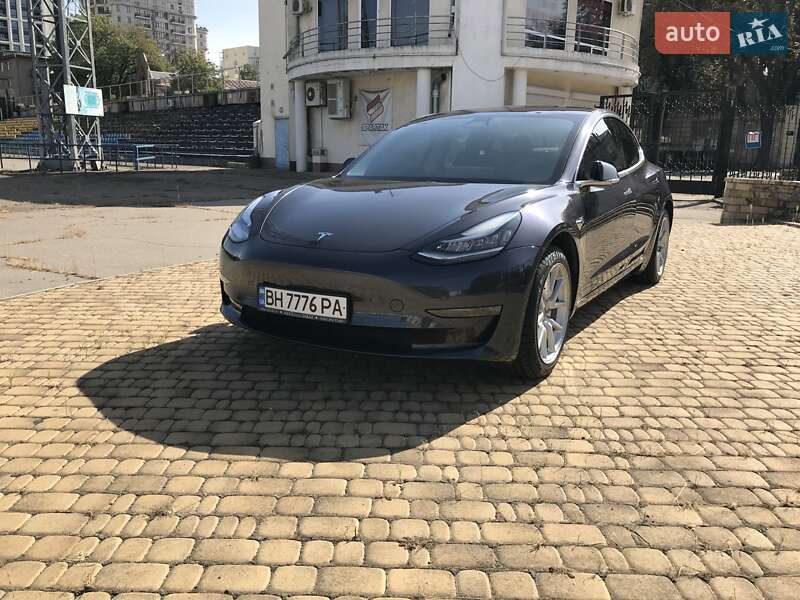 Седан Tesla Model 3 2018 в Одесі