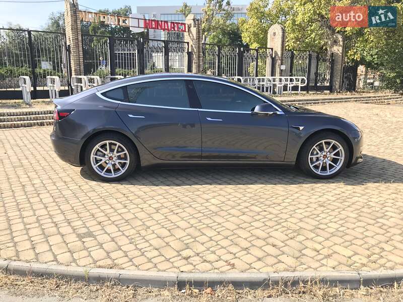 Седан Tesla Model 3 2018 в Одесі