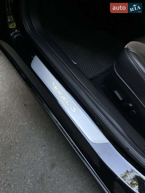 Седан Tesla Model 3 2018 в Харкові