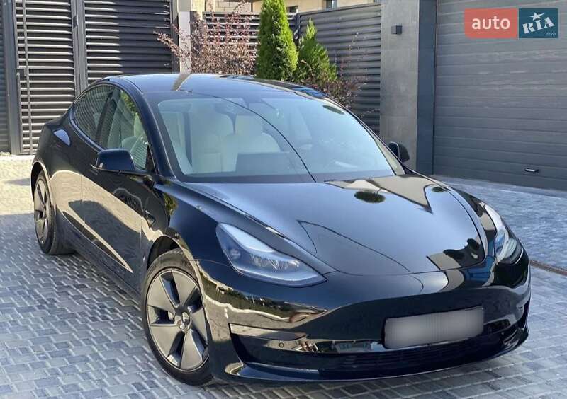 Седан Tesla Model 3 2021 в Киеве