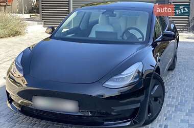 Седан Tesla Model 3 2021 в Киеве