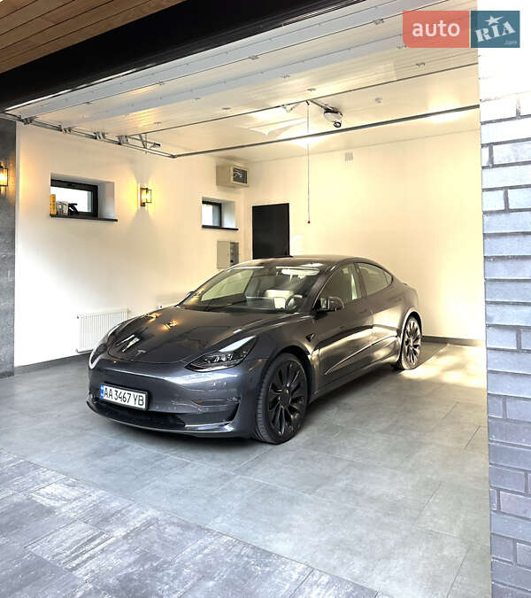 Седан Tesla Model 3 2021 в Києві