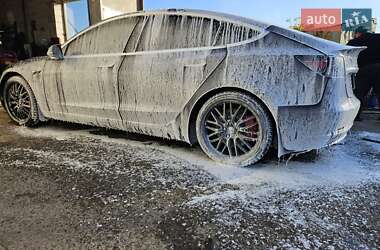 Седан Tesla Model 3 2020 в 