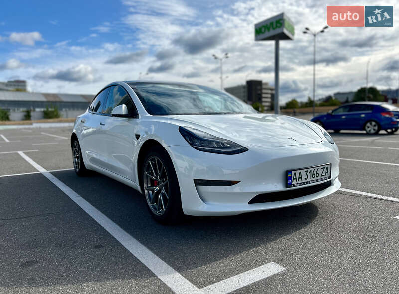 Седан Tesla Model 3 2019 в Киеве