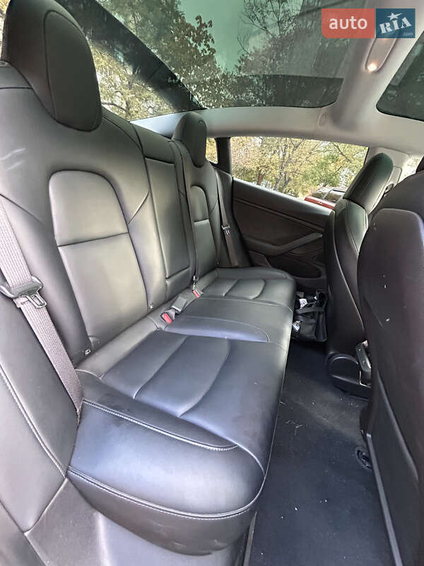 Седан Tesla Model 3 2019 в Киеве