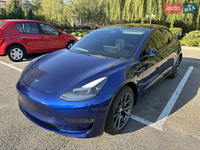 Седан Tesla Model 3 2023 в Сумах