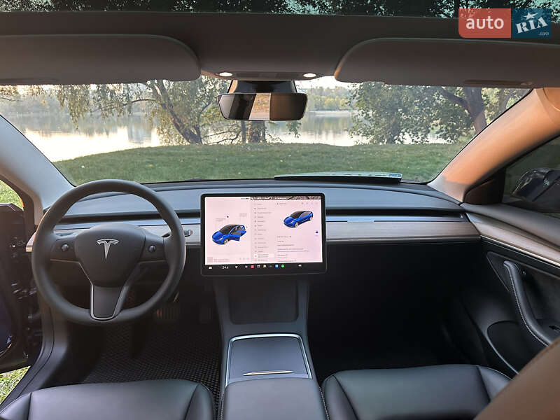 Седан Tesla Model 3 2023 в Сумах