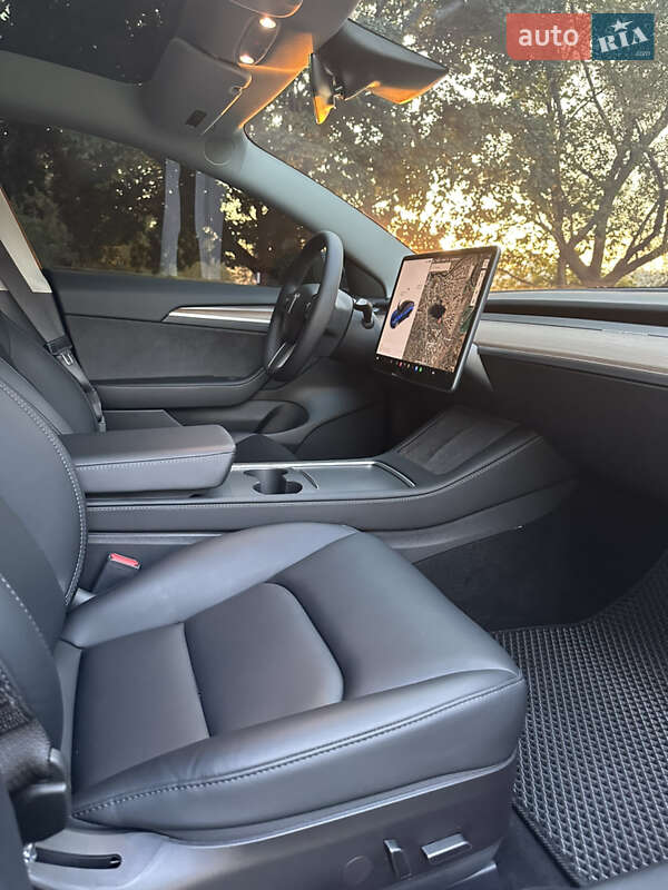 Седан Tesla Model 3 2023 в Сумах