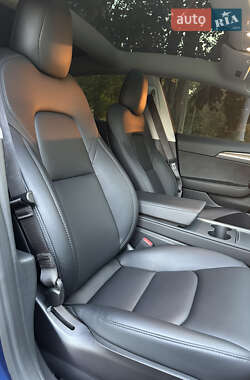Седан Tesla Model 3 2023 в Сумах