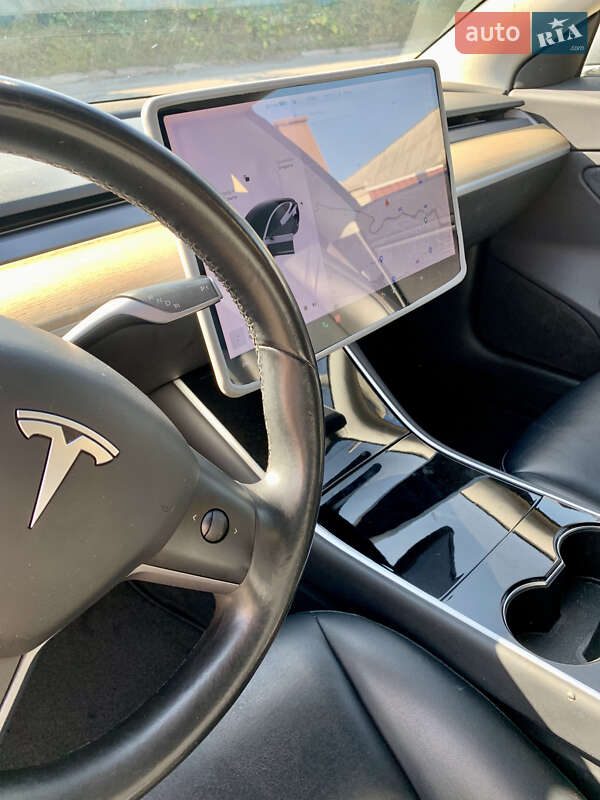 Седан Tesla Model 3 2018 в Білій Церкві