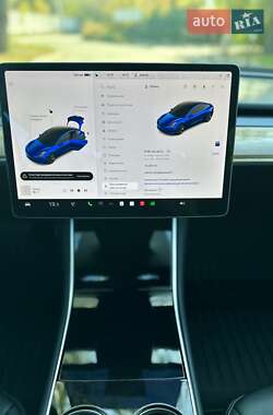 Седан Tesla Model 3 2019 в 