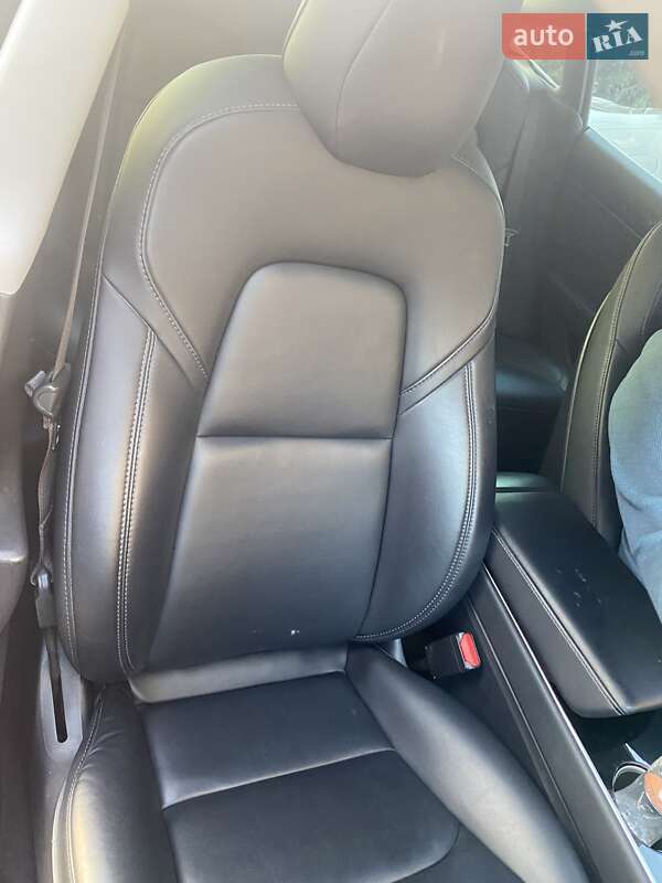 Седан Tesla Model 3 2018 в Ужгороде
