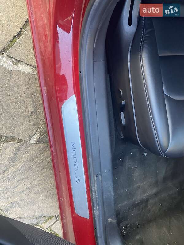 Седан Tesla Model 3 2018 в Ужгороде