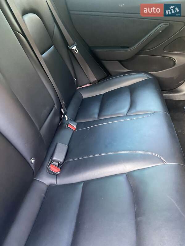 Седан Tesla Model 3 2018 в Ужгороде