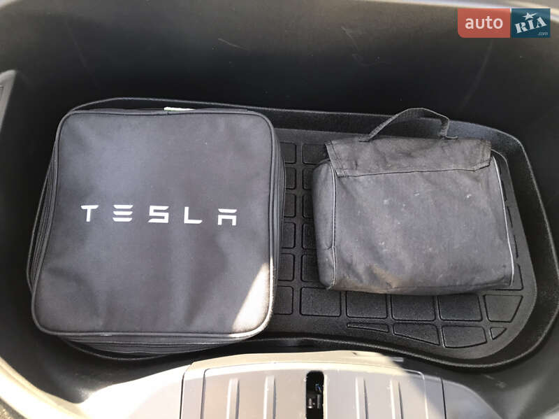 Седан Tesla Model 3 2022 в Днепре