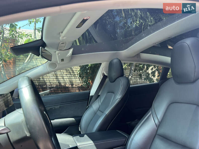 Седан Tesla Model 3 2018 в Запоріжжі