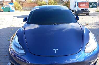Седан Tesla Model 3 2020 в 