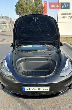 Седан Tesla Model 3 2021 в 