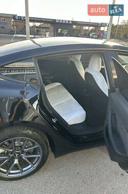 Седан Tesla Model 3 2021 в 