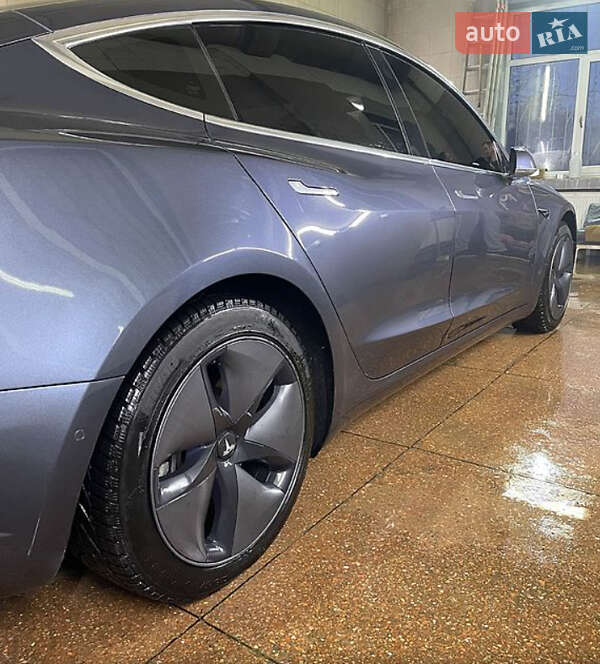 Седан Tesla Model 3 2019 в Львові