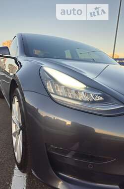Седан Tesla Model 3 2020 в Киеве