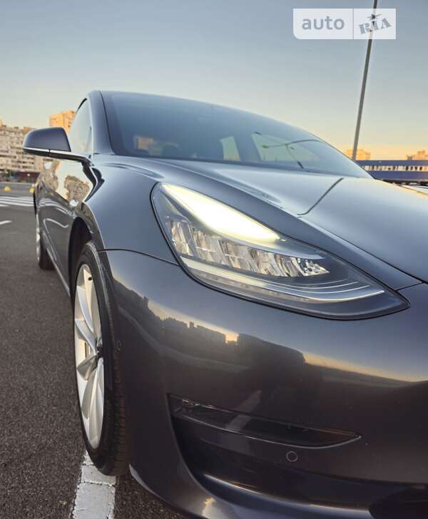 Седан Tesla Model 3 2020 в Києві