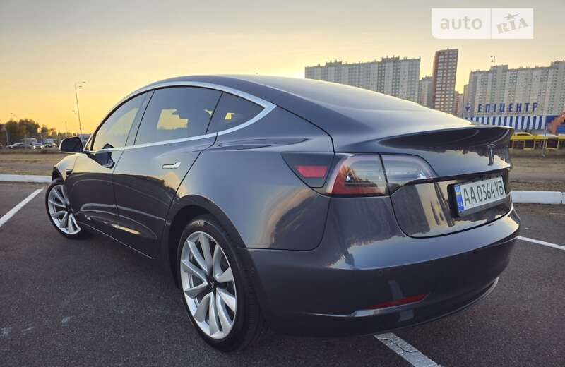 Седан Tesla Model 3 2020 в Києві