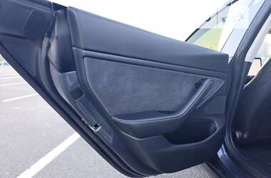 Седан Tesla Model 3 2020 в Киеве