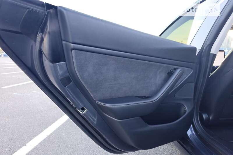 Седан Tesla Model 3 2020 в Києві