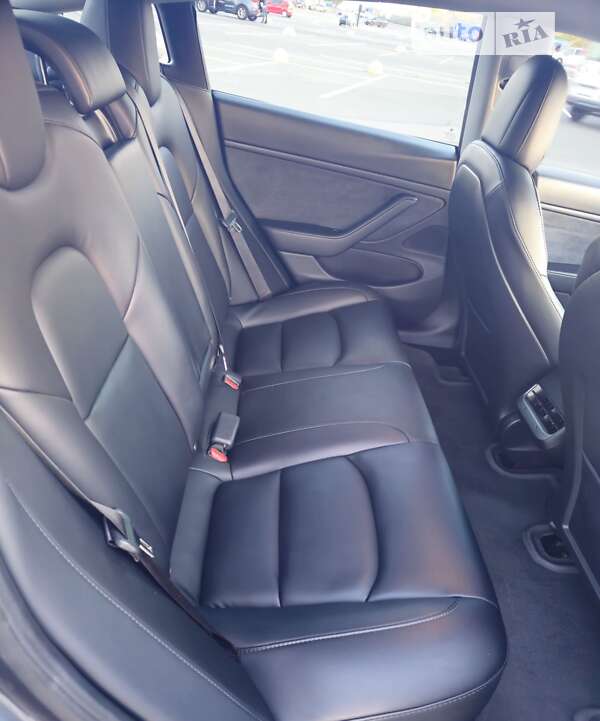 Седан Tesla Model 3 2020 в Києві