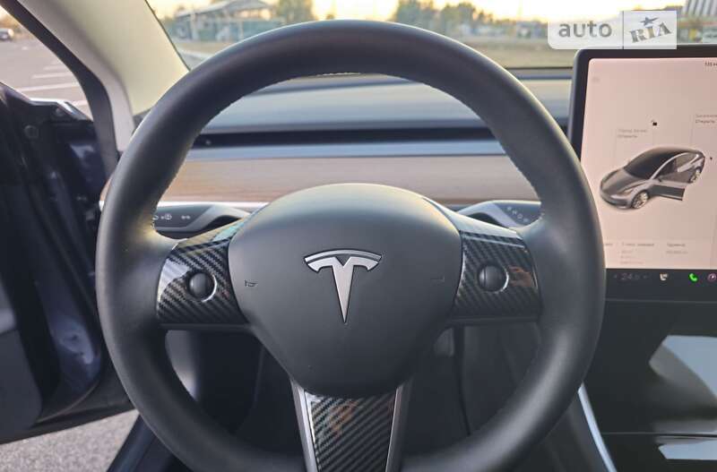 Седан Tesla Model 3 2020 в Києві