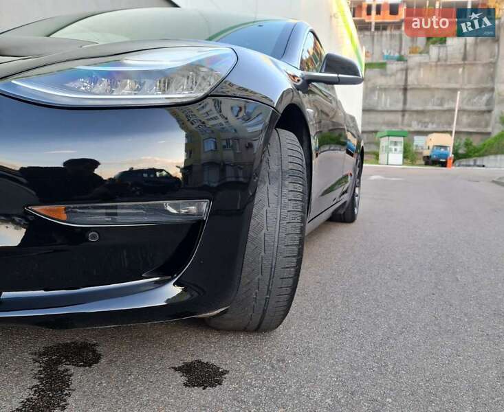 Седан Tesla Model 3 2018 в Киеве