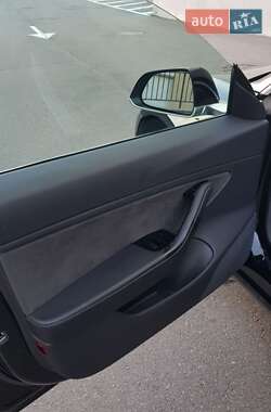 Седан Tesla Model 3 2018 в Киеве
