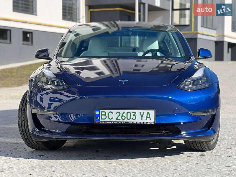 Седан Tesla Model 3 2022 в Львове