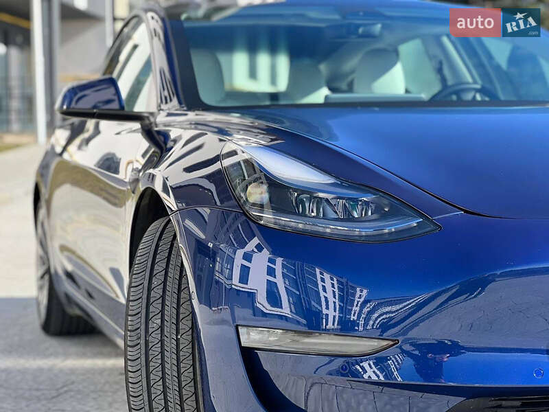 Седан Tesla Model 3 2022 в Львове