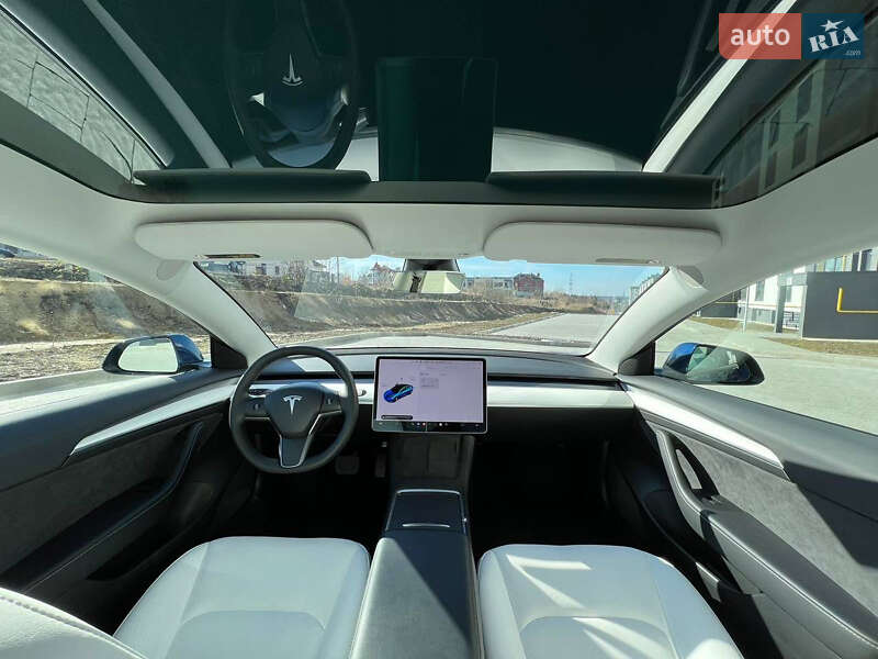 Седан Tesla Model 3 2022 в Львове