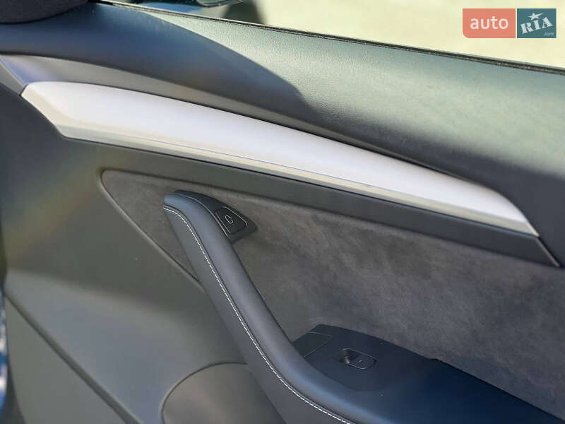 Седан Tesla Model 3 2022 в Львове