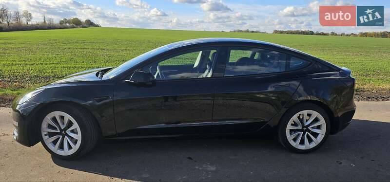 Седан Tesla Model 3 2022 в Киеве