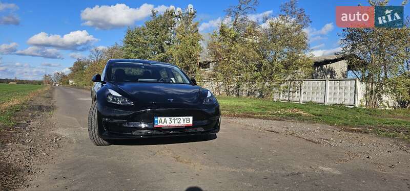 Седан Tesla Model 3 2022 в Киеве